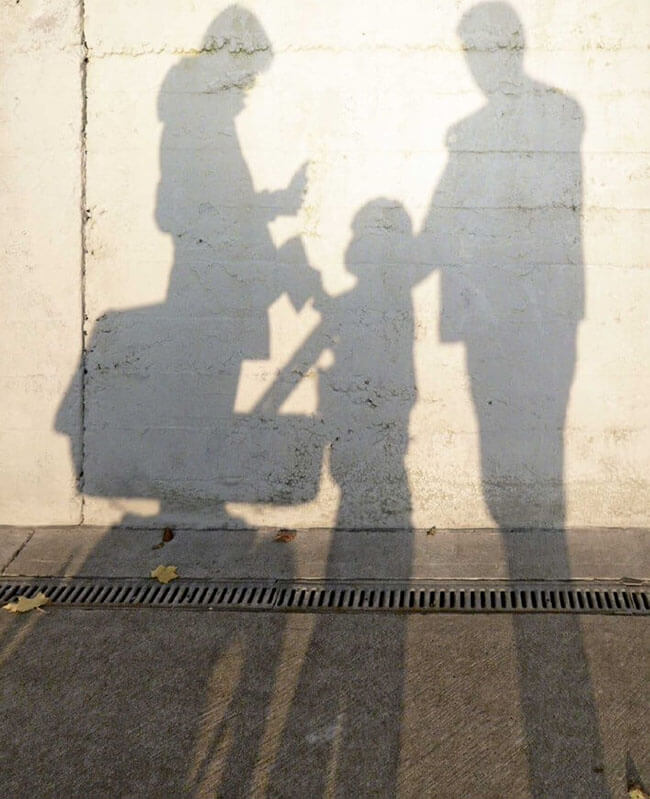  Familie im Schatten